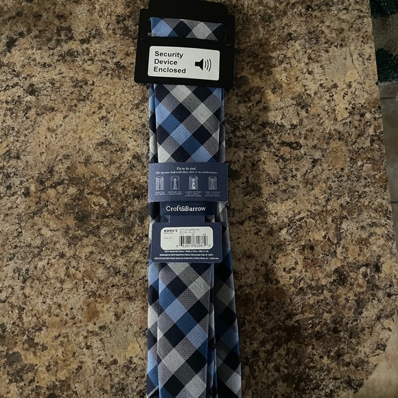 Croft & Barrow Men’s checkered tie - Picture 2 of 3